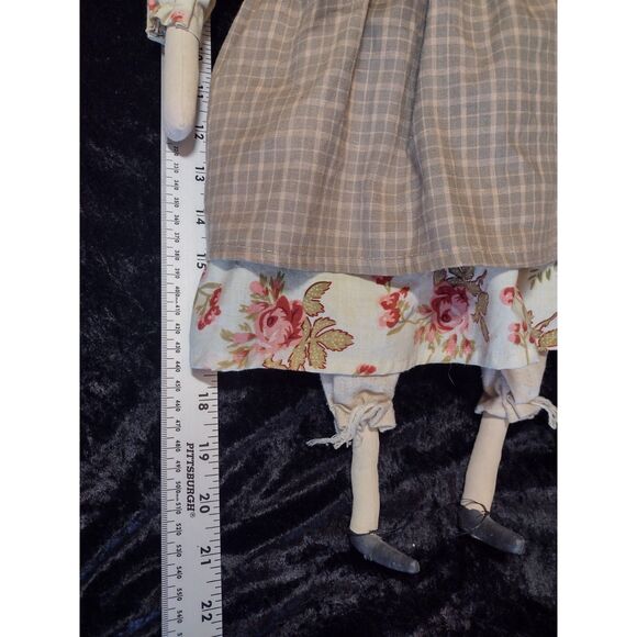 Vintage Primitive Folk Art Beekeeper Tender Heart Treasures Honey Bee Doll 2001 - Picture 9 of 11